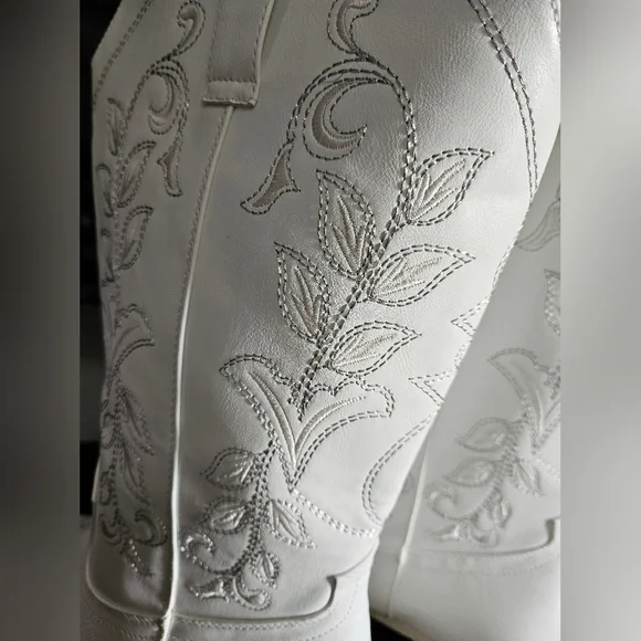 White Embroidered Boots - Picture 4 of 7